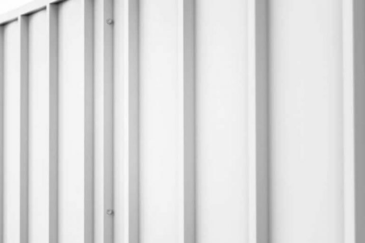 Profil der Wände eines montierten Bauwerkes