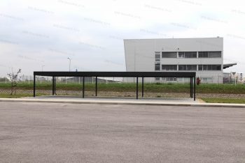 Ein montiertes Carport für Raucher