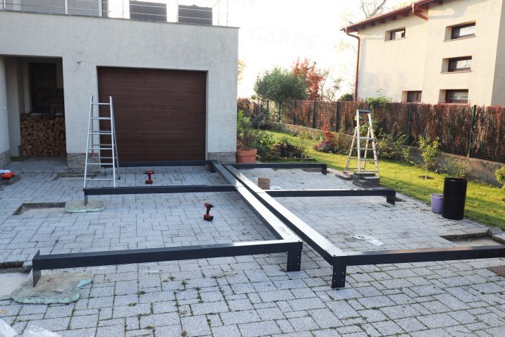 Die Stahlkonstruktion des Carports von GARDEON