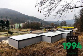 Die moderne Reihengaragen von GARDEON aus der hinteren Seite