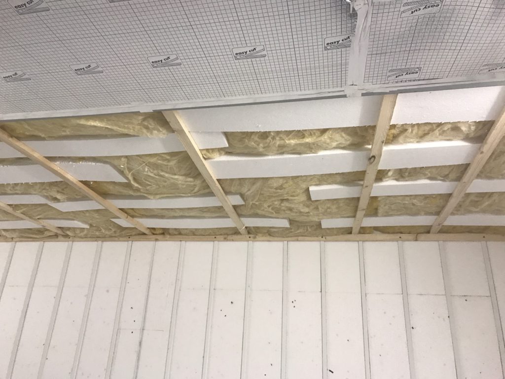 Die Dämmung des Daches mithilfe von Glaswolle