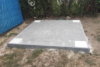 Eine Pflasterung mit Fußpunkten in derselben Höhe