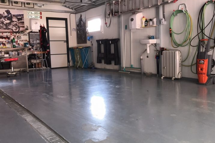 Eine Garage von GARDEON in isolierten Version