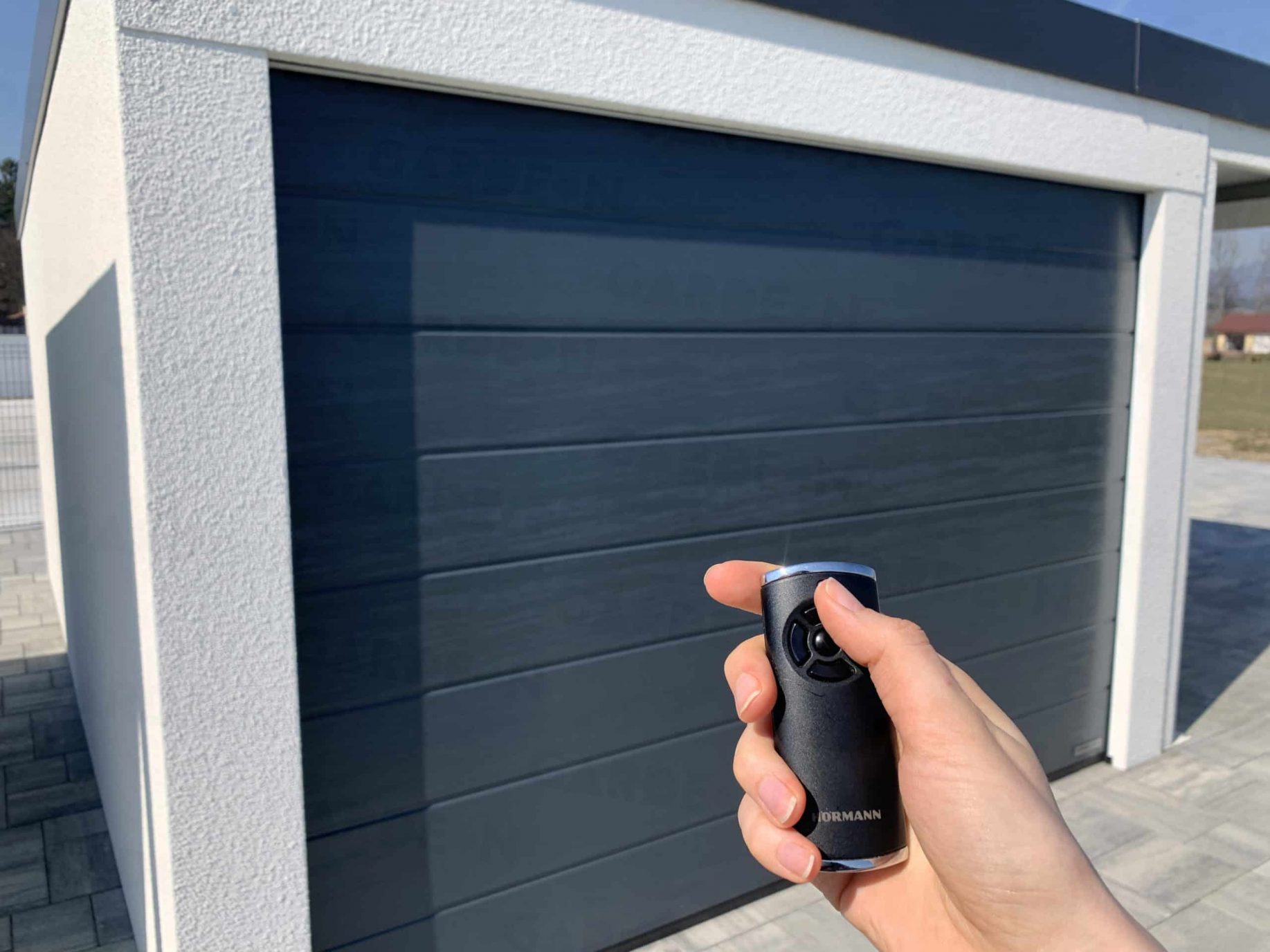 Die Fernsteuerung von Hörmann für das Garagentor