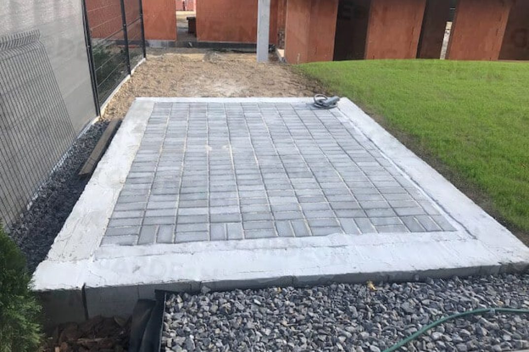 Pflasterung mit Betonkranz