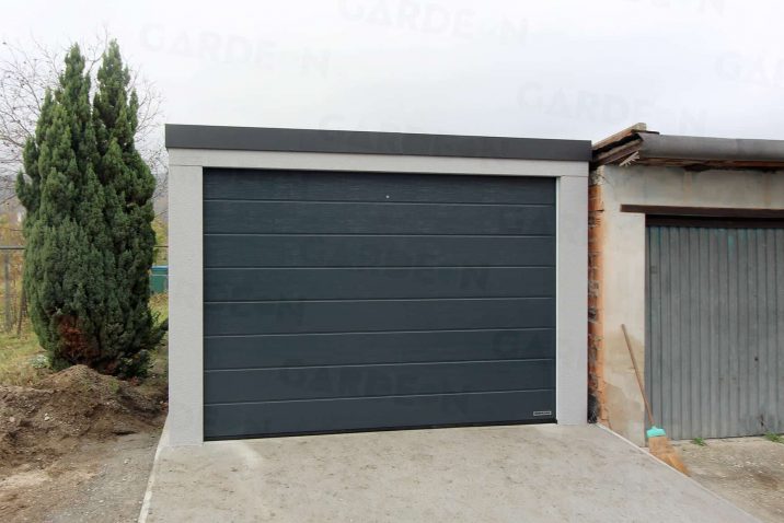 Eine Garage in grauem Verputz