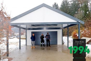 Satteldach Garage mit Carport in dem vorderen Bereich
