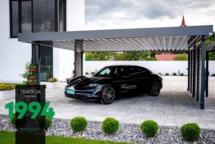 Ein Porsche unter einem Carport von SIEBAU