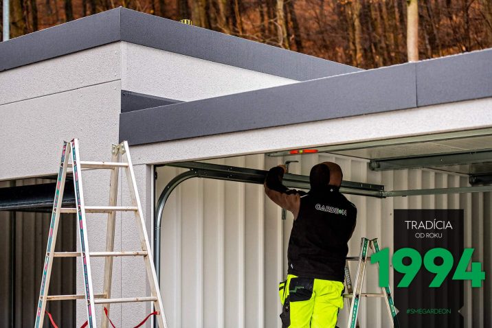 Montage der Leitschiene von Hörmann