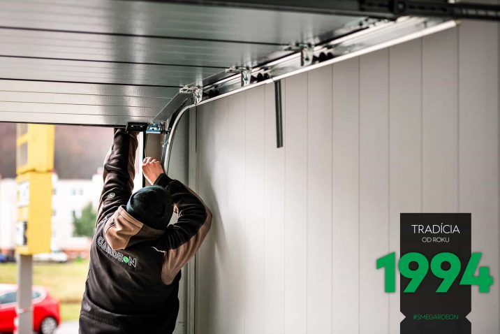 Die Montage des Garagentors von Hörmann