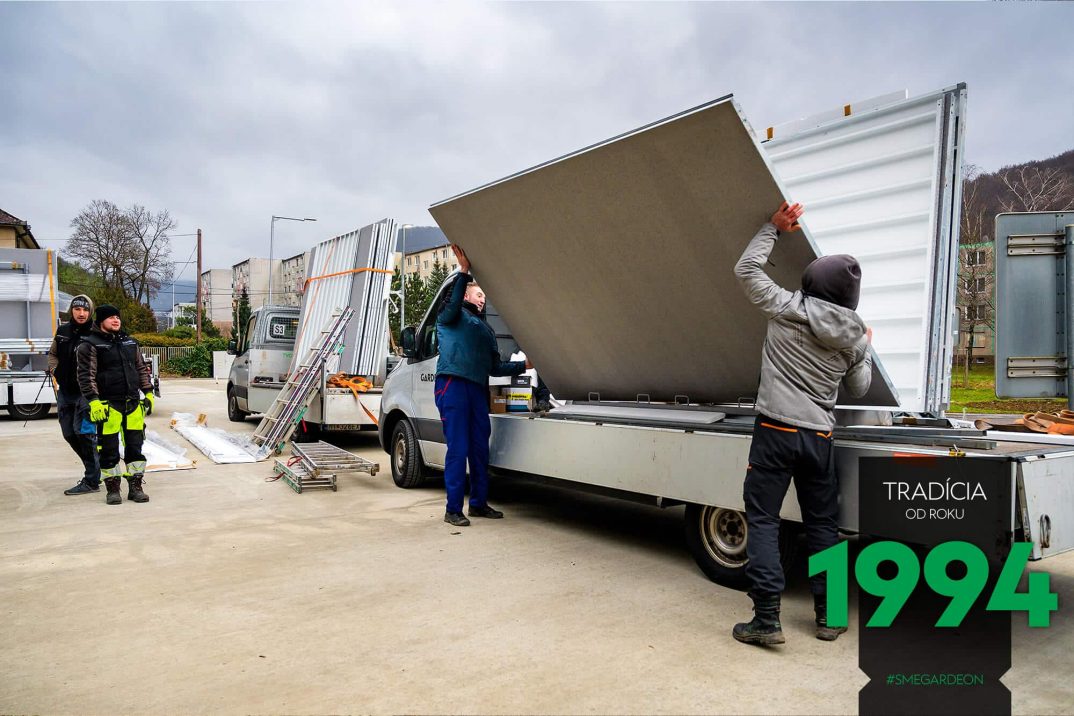 Die Manipulation mit den Wandpaneelen