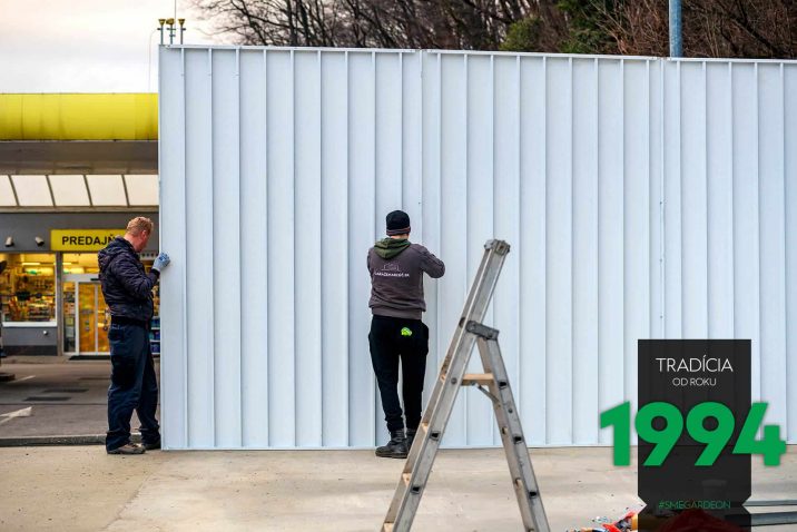 Eine unisolierte weiße Wand