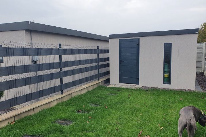 Gartenhäuschen GARDEON in der Putzfarbe licht-grau