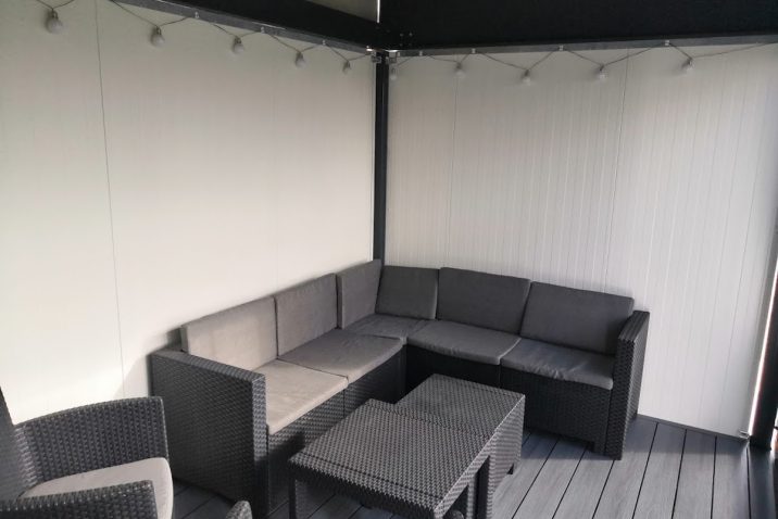 GARDEON: überdachte Gartenecke