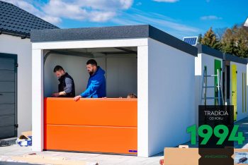 Die Montage des Garagentors auf Solarantrieb