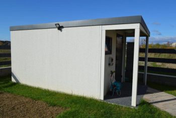 Gartenhütte GARDEON mit Überdachung - Seitenfoto