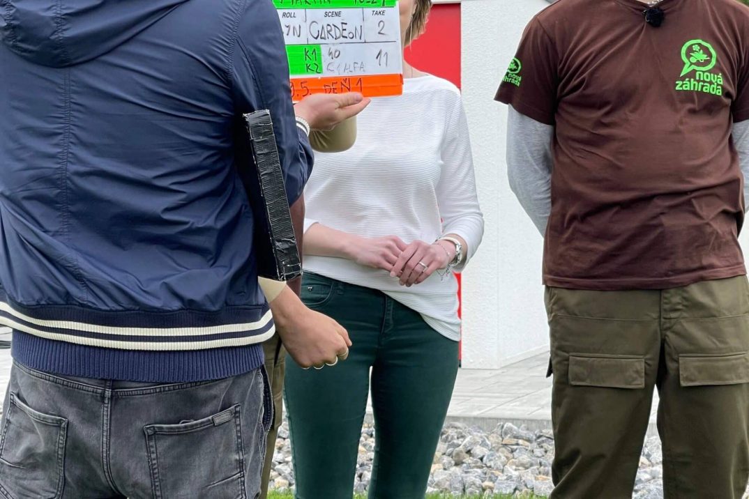 Frau Polóniyová aus GARDEON bei dem Dreh