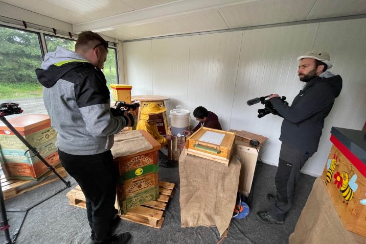 Eine komplett isolierte Gartenhütte mit Festverglasung