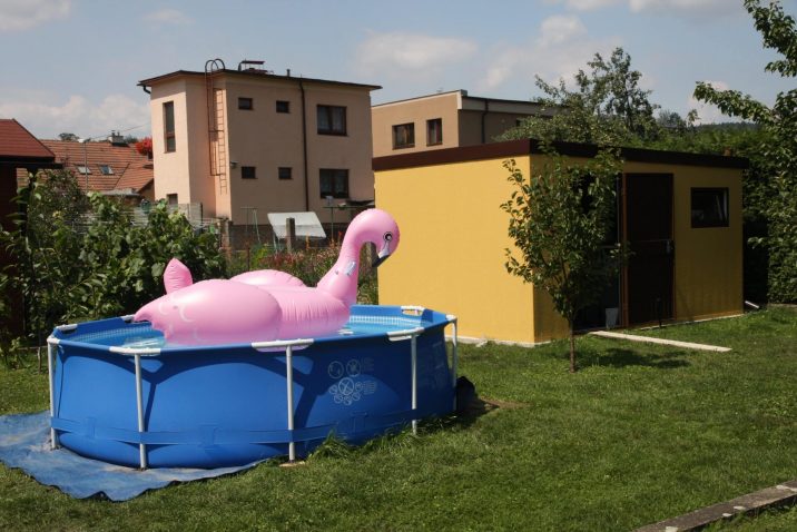 Ein Pool bei der GARDEON Gartenhütte