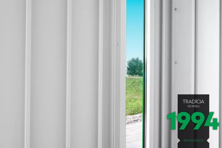 Ein Oberlicht eingesetzt in einer ungedämmten Wand