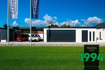 Maßanfertigung GARDEON: Doppelgarage mit Abstellraum und einem Doppelcarport