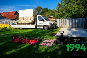 Die Lieferung eines GARDEON Gartenhauses