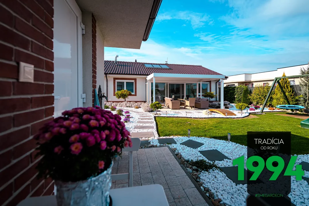 Moderne Design-Überdachung in der Farbe weiß, mit isoliertem Dach