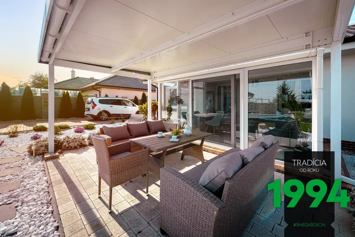 Terrassenüberdachung mit gedämmten Dach in moderner Ausführung