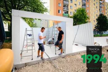 Es entsteht langsam aber sicher eine weiße Reihengarage