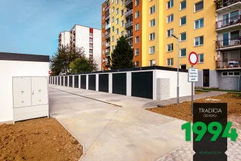 Die Einfahrt zu den Reihengaragen von GARDEON