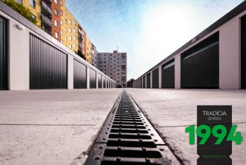 Reihengarage mit Schwingtor vs. Reihengarage mit Sektionaltor