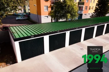 Reihengarage mit der Dachdeckung in MOOSGRÜN