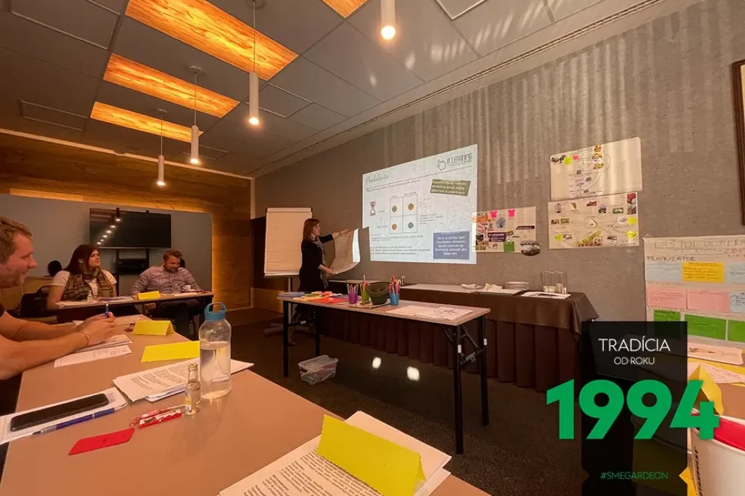 Die GARDEON Mitarbeiter konzentrieren sich bei einer Schulung