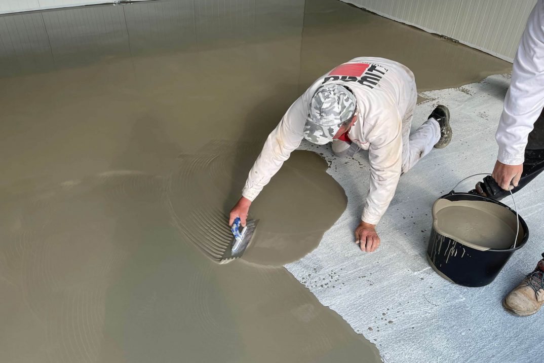 Der Nivellierungsprozess in einer Garage