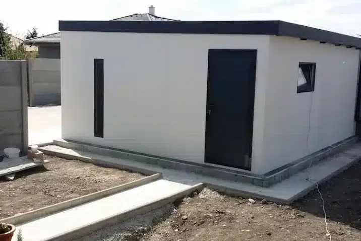 Die Hinterseite einer GARDEON Fertiggarage