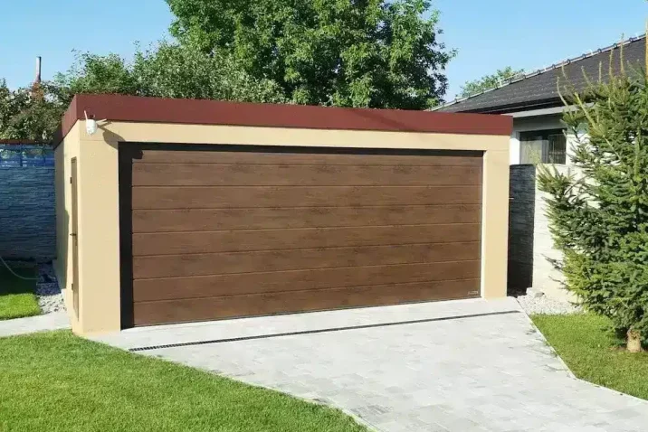 Foto einer fertigen GARDEON Stahlgarage