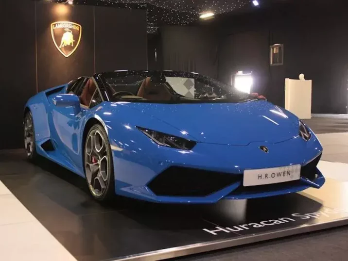 Ein blaues Lamborghini