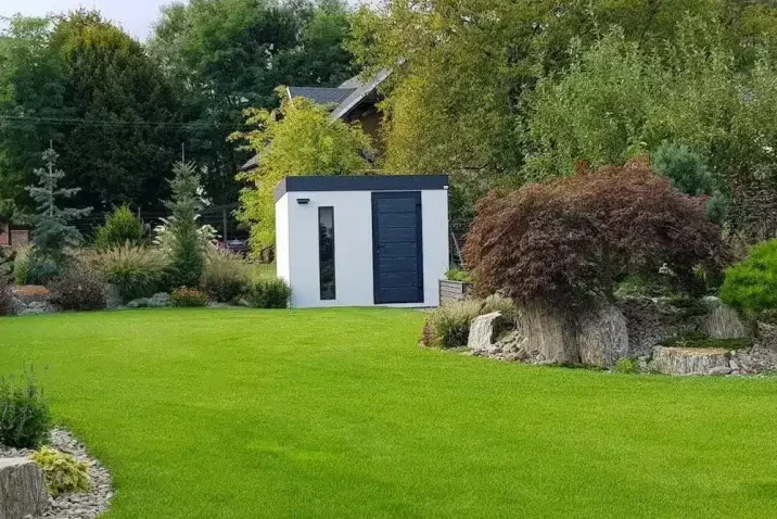 Simples GARDEON Gartenhaus mit Zubehör in Farbe Anthrazit