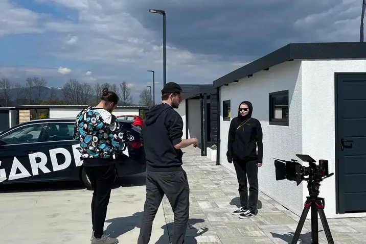 Die ersten Aufnahmen im Showroom werden gemacht