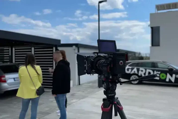 Die österreichische Familie bei dem Videodreh in GARDEON