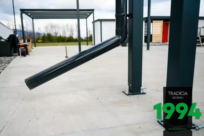 Detailfoto - Ablaufrohr und das System der verstellbaren Stützen