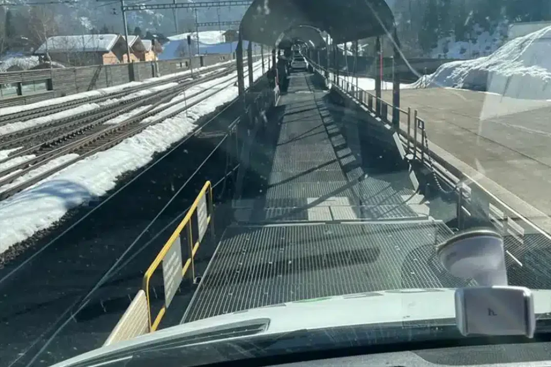 Eine kurze Zugfahrt in der Schweiz