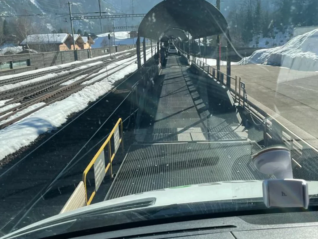 Eine kurze Zugfahrt in der Schweiz