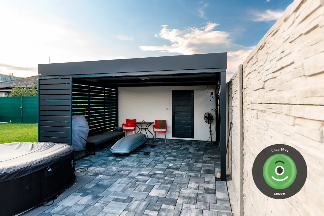 Gartenhaus mit Pergola