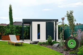 Gartenhaus mit Pergola