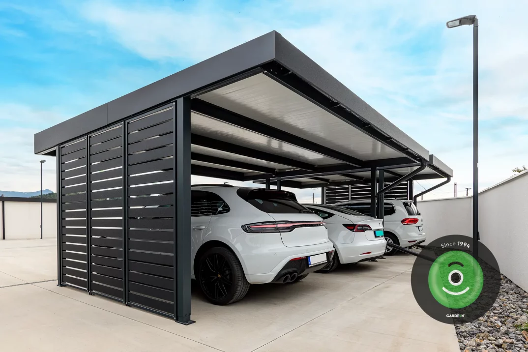Montiertes Stahlcarport GARDEON mit Wandausfüllung