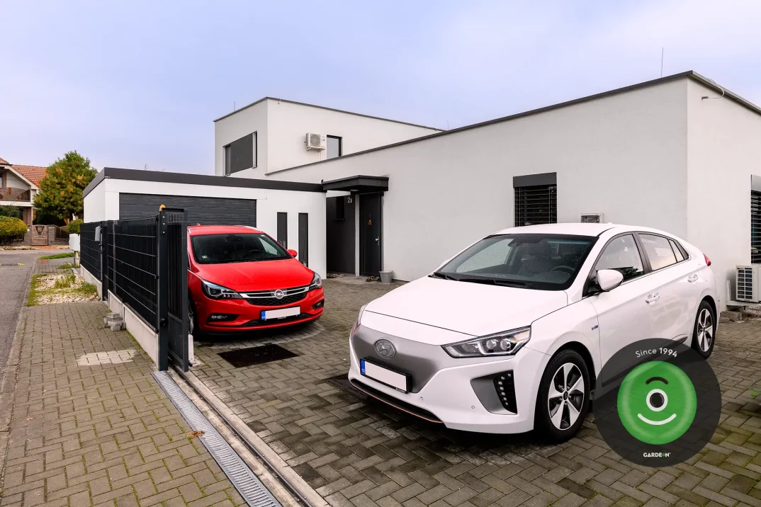 Fertiggarage GARDEON mit einem Tor von Hörmann