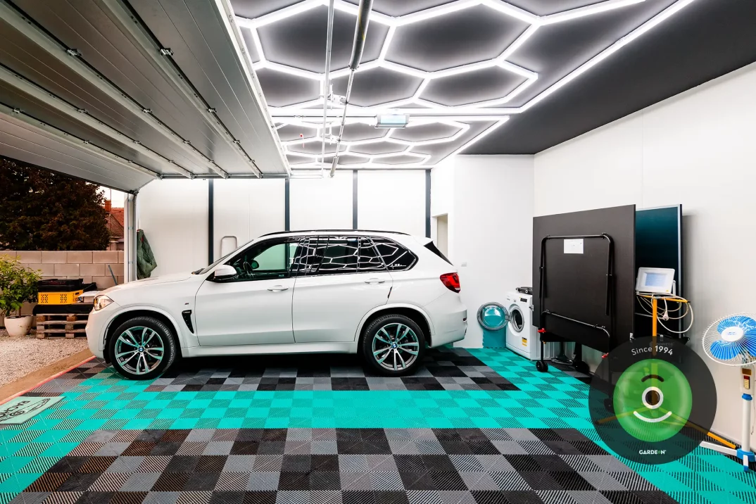 Doppelgarage GARDEON mit Zubehör der Marke Hörmann