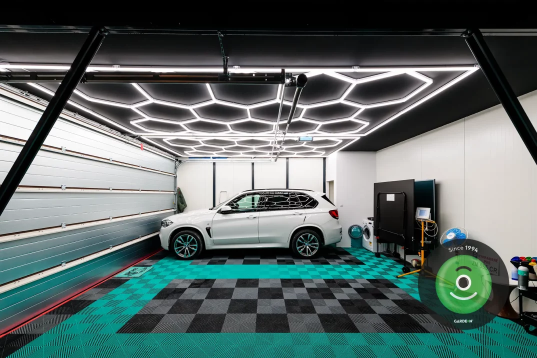 Doppelgarage GARDEON mit Zubehör der Marke Hörmann