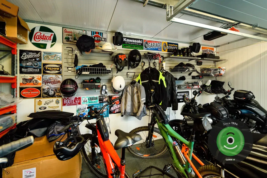 Doppelgarage GARDEON mit Zubehör der Marke Hörmann